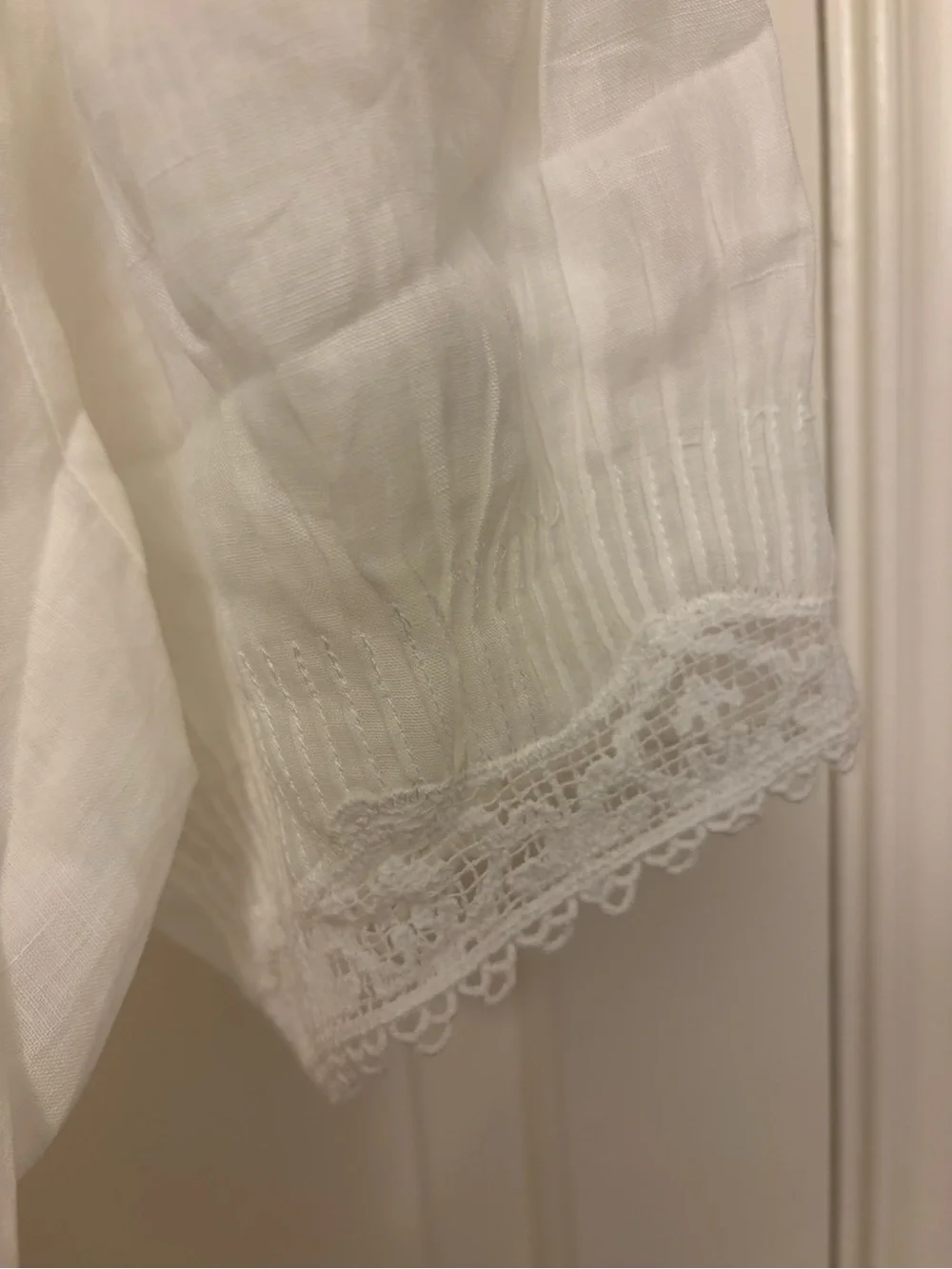 Doen Brigitta Lace Trim V-Neck Ramie Top - Picture 7 of 11